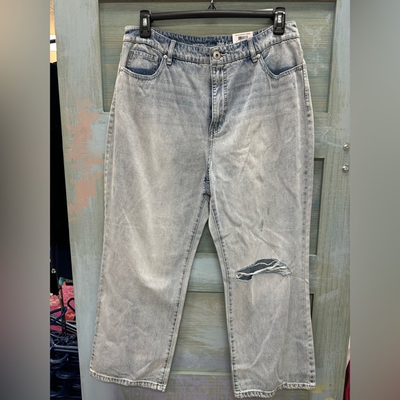 Style & Co Light Wash Slouchy Crop Jeans - Picture 1 of 3